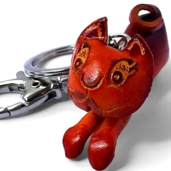 ValMarie Accessories - HANDMADE LEATHER 3D CAT KEYCHAIN